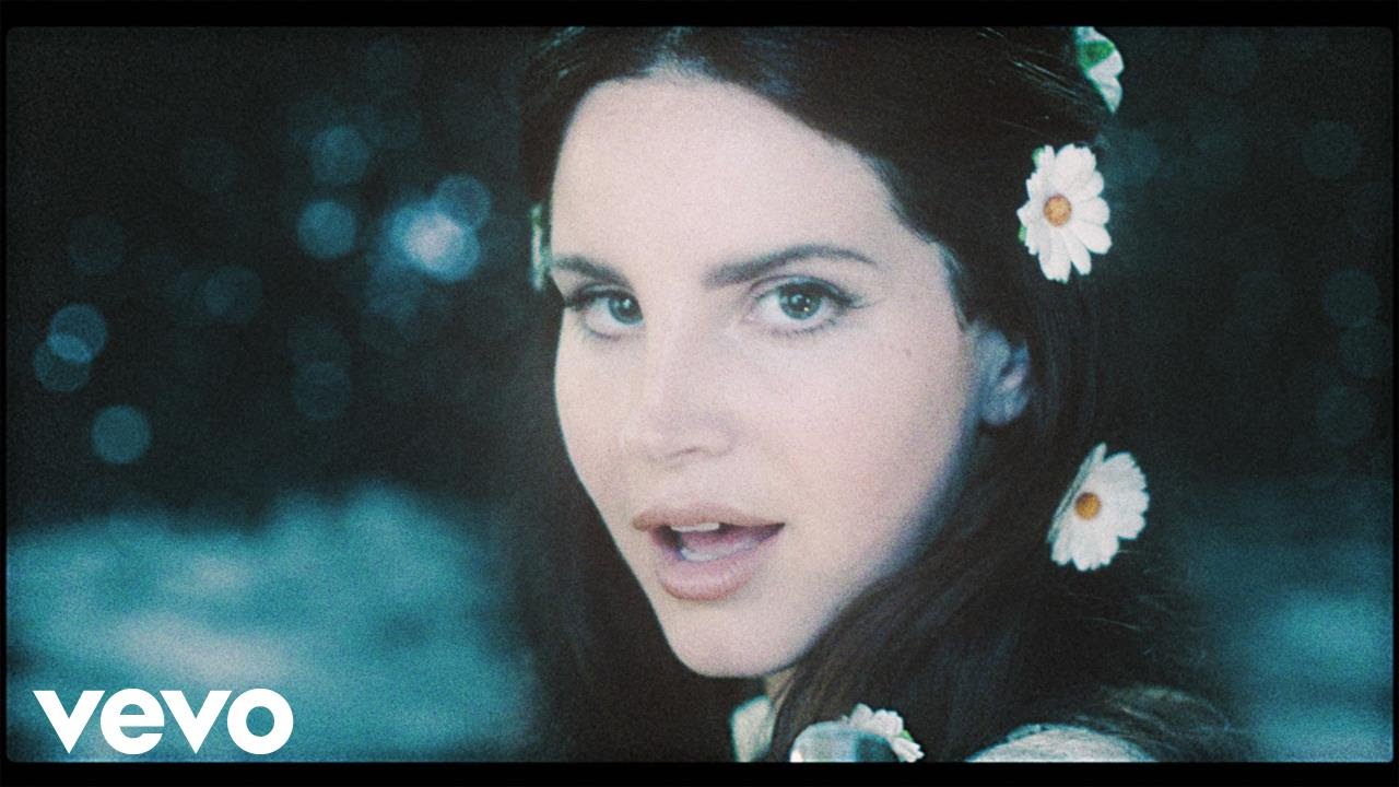 Lana Del Rey Memulai Kembali Dengan Cinta. 10