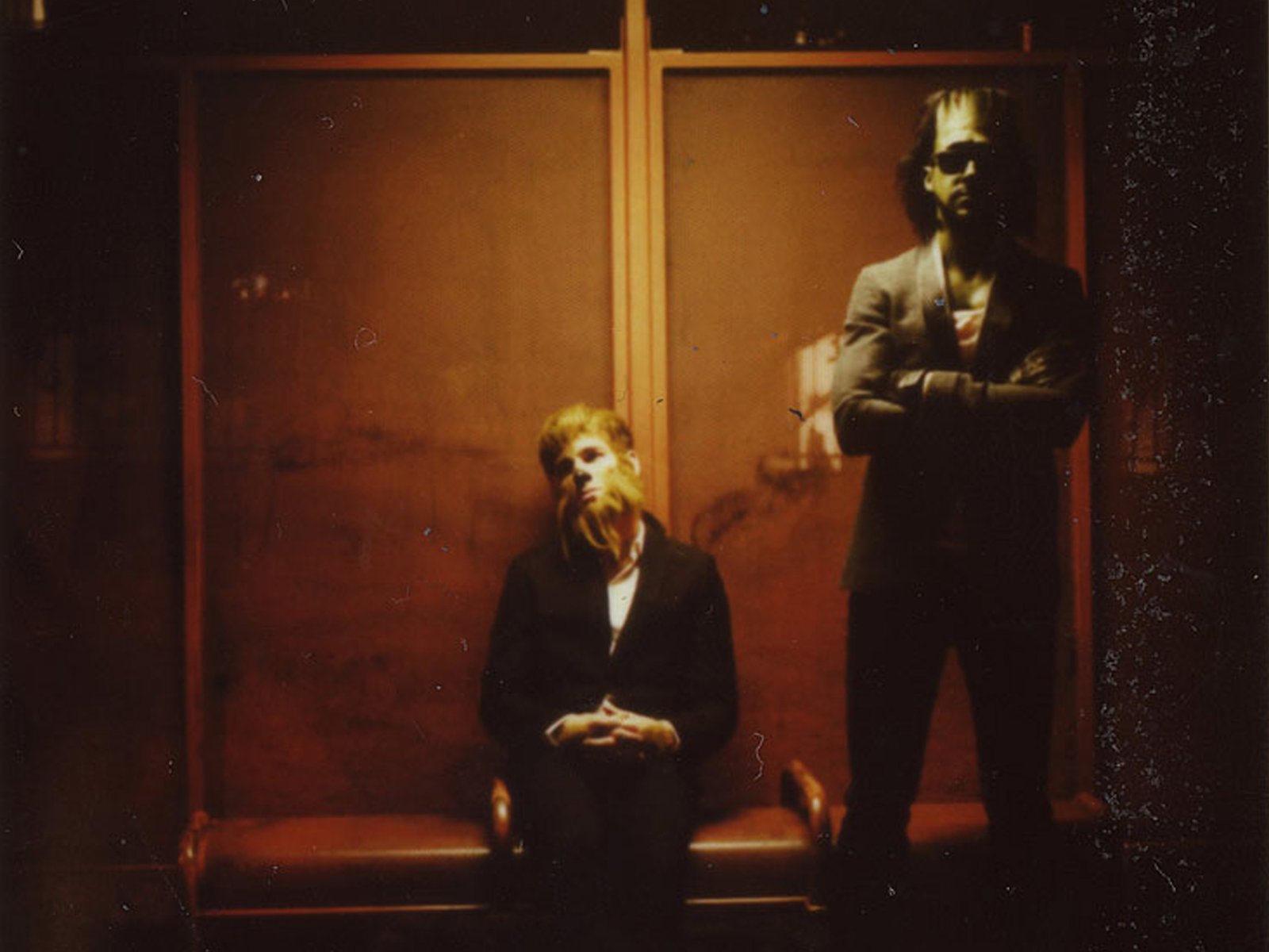 Dead Man's Bones Lost In The Night, foto pers Ryan Gosling dan Zach Shields