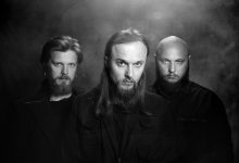Perbedaan dark pop dan darkwave, foto resmi trio darkwave Molchat Doma asal Minsk