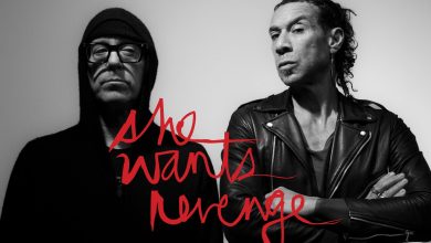 She Wants Revenge The Loved, Album Pertama dalam 15 Tahun Datang Jelang Valentine 4 Duo She Wants Revenge dalam foto pers hitam putih dengan logo merah