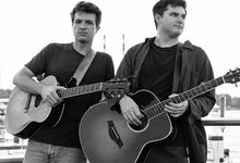 Lembar demi Lembar Whisper In The Wind Milik The Como Brothers 1