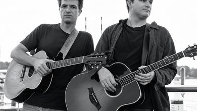 Lembar demi Lembar Whisper In The Wind Milik The Como Brothers 1